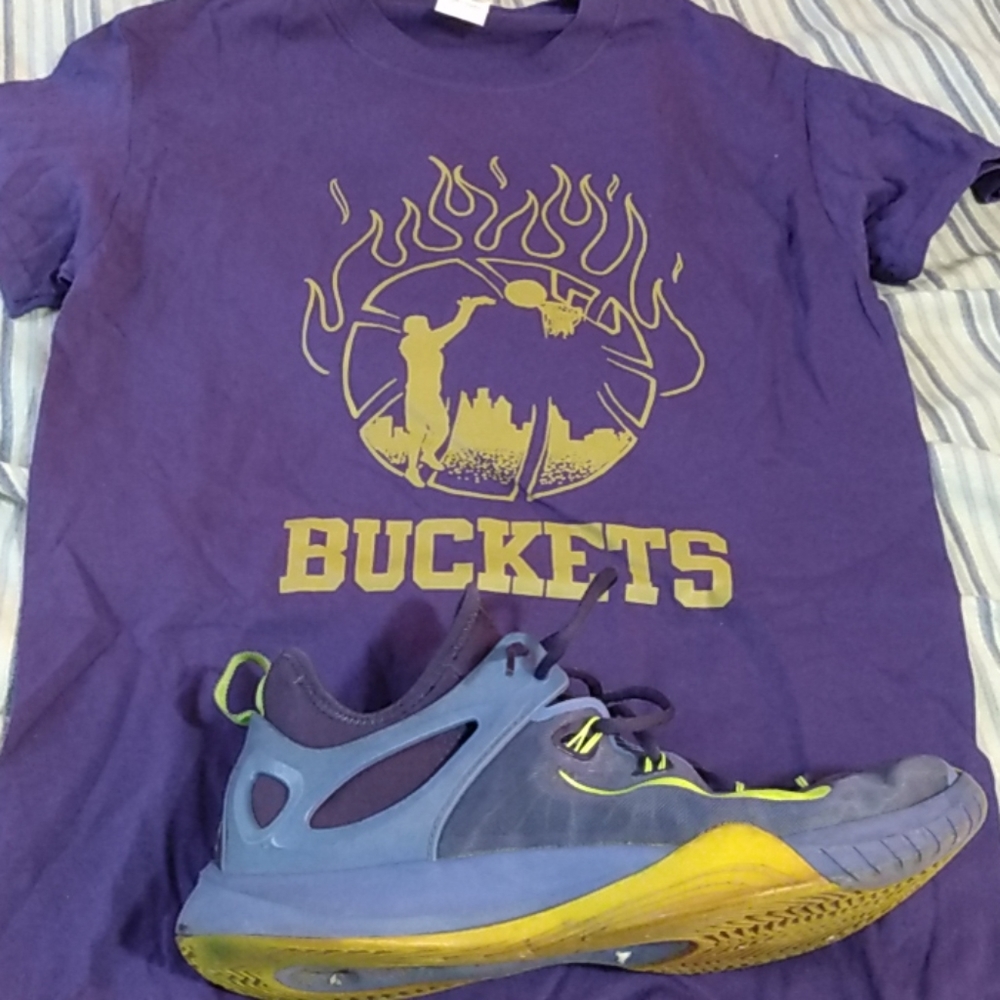 Buckets. t-shirt